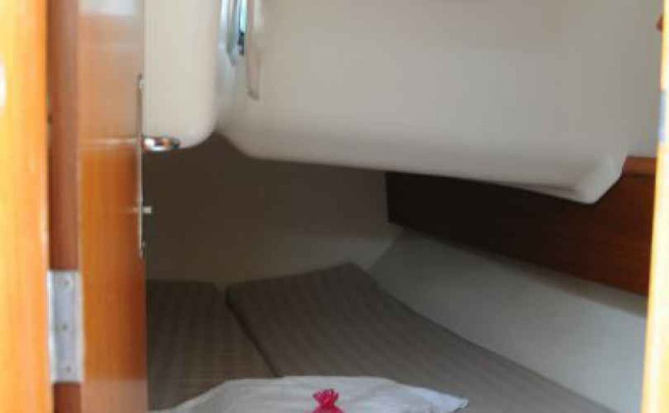 Sun Odyssey 37