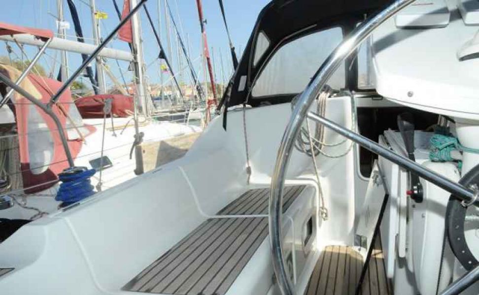 Sun Odyssey 37
