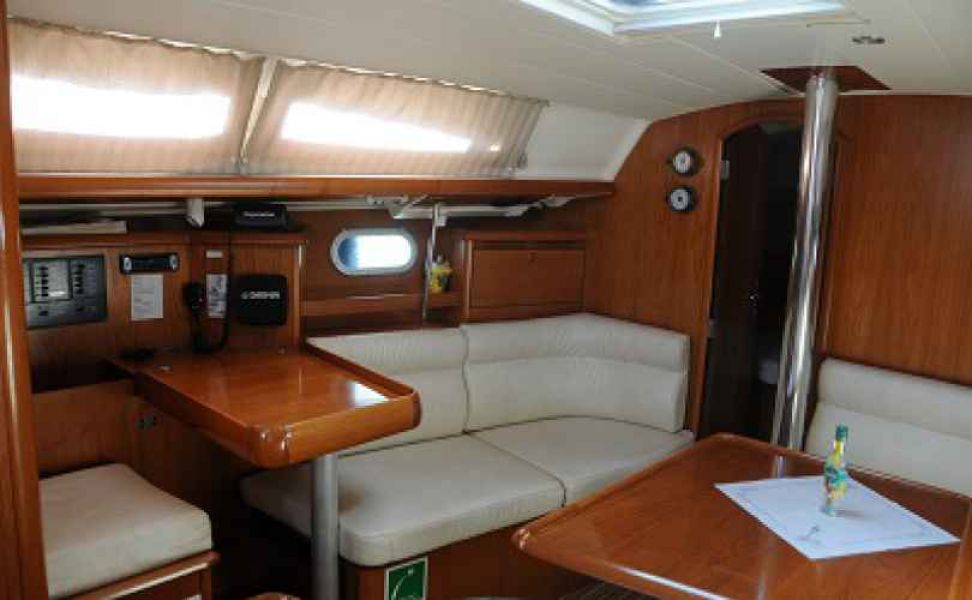 Sun Odyssey 37