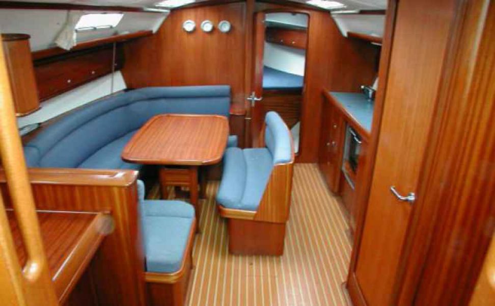 Bavaria 38 cruiser