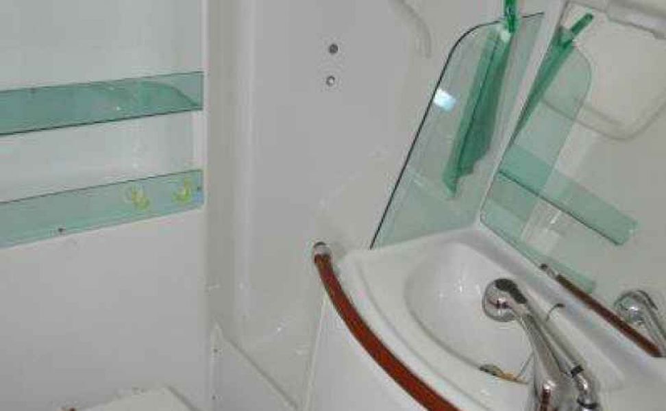 Oceanis 323