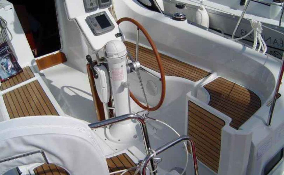 Oceanis 323