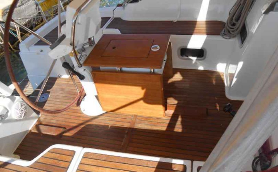 Oceanis 37