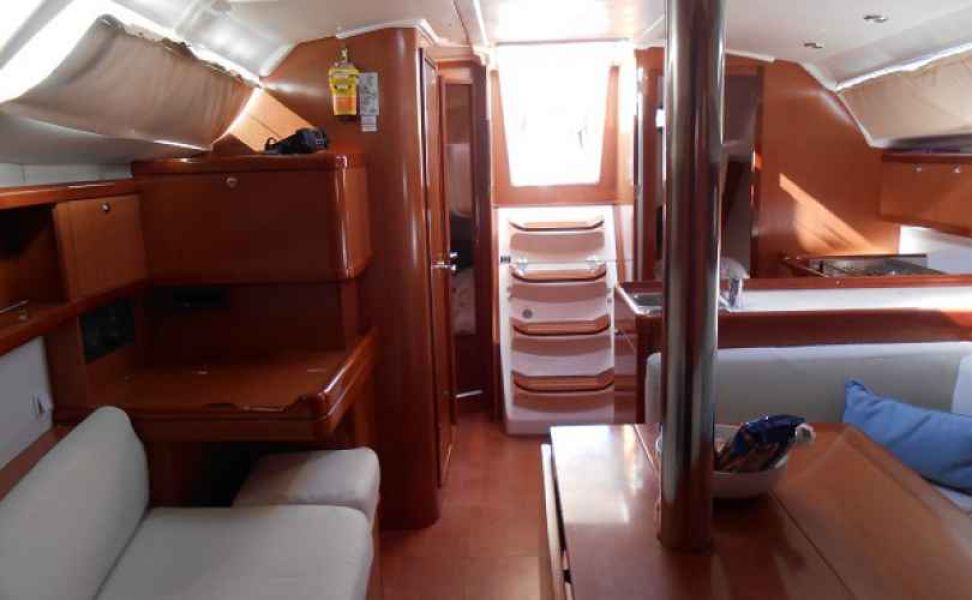Oceanis 37