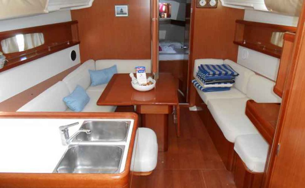 Oceanis 37