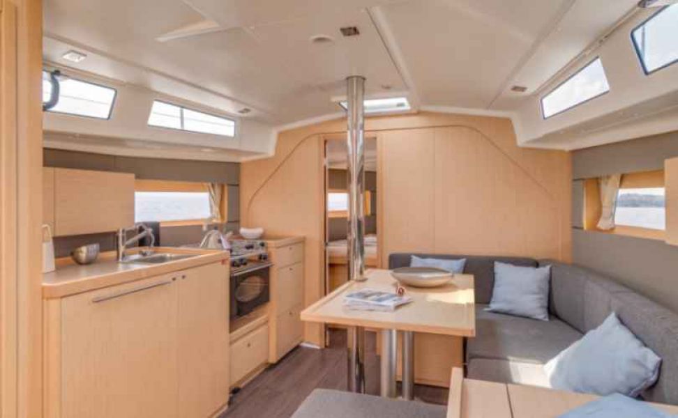 Oceanis 38