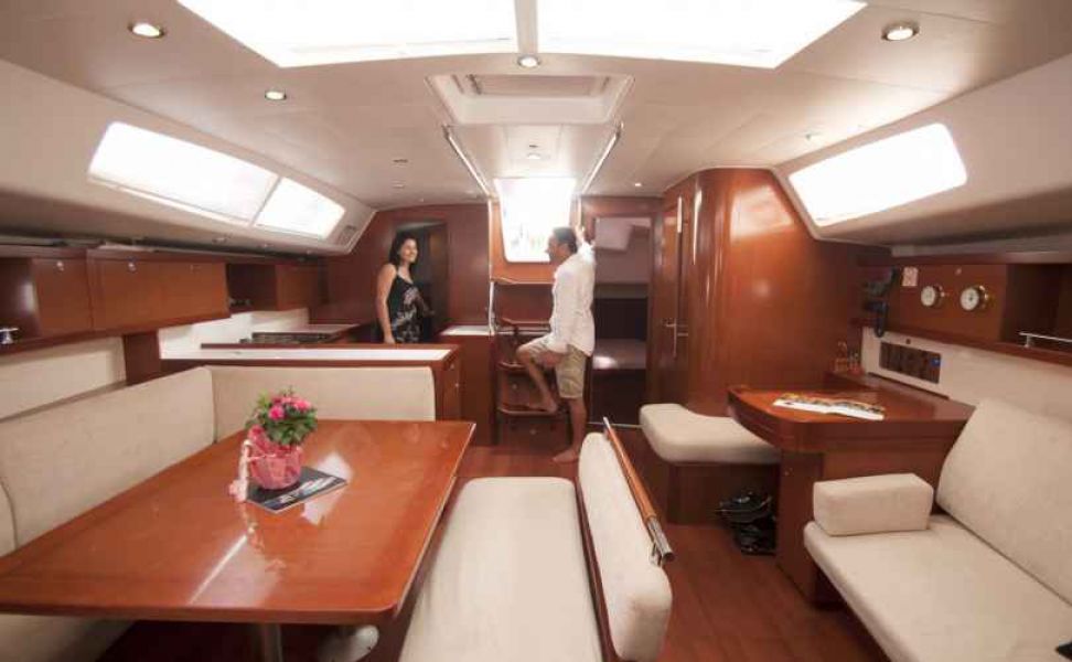 Oceanis 54