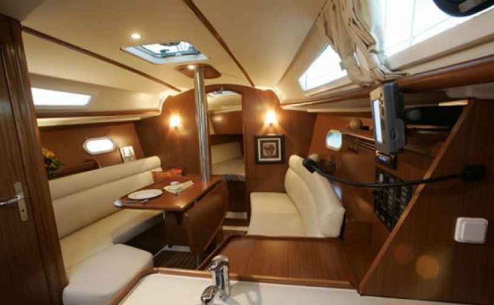 Sun Odyssey 32i
