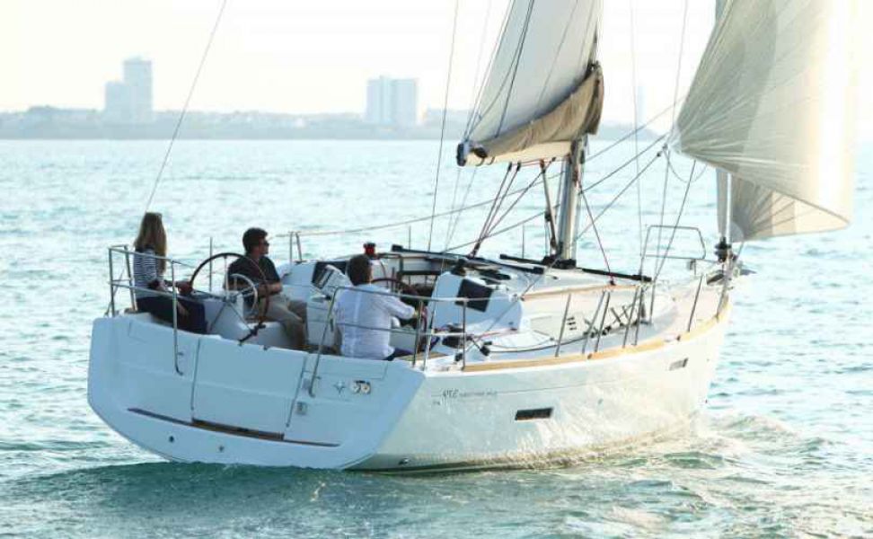 Sun Odyssey 379