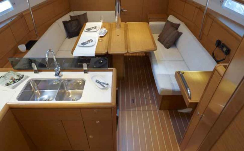 Sun Odyssey 379