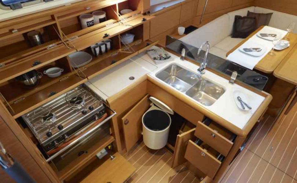 Sun Odyssey 379
