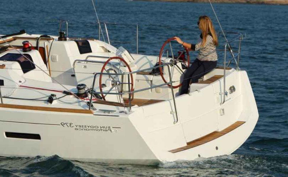 Sun Odyssey 379
