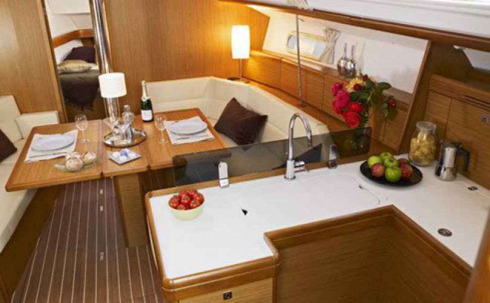 Sun Odyssey 42i