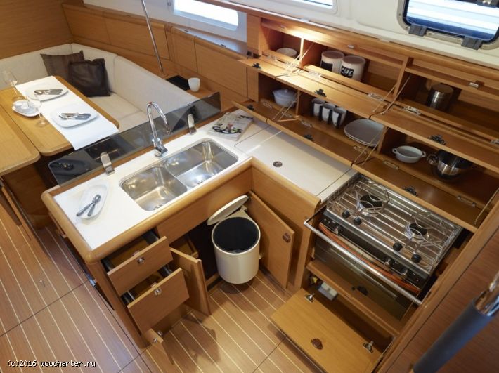 Sun Odyssey 379