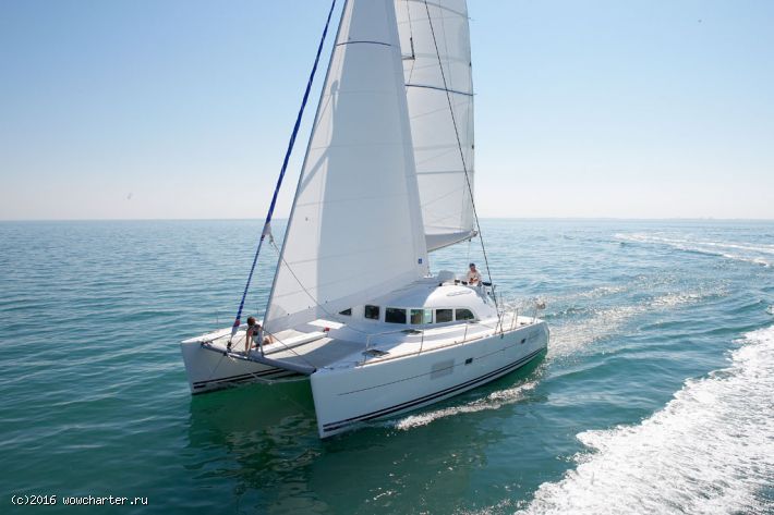 LAGOON 380 (4 CAB+2)