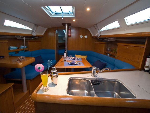 Sun Odyssey 37