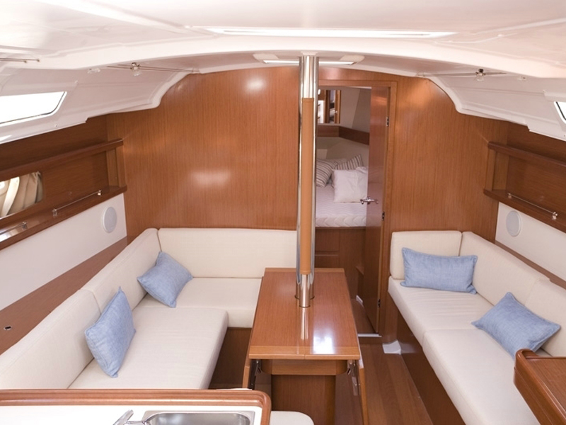 Oceanis 37
