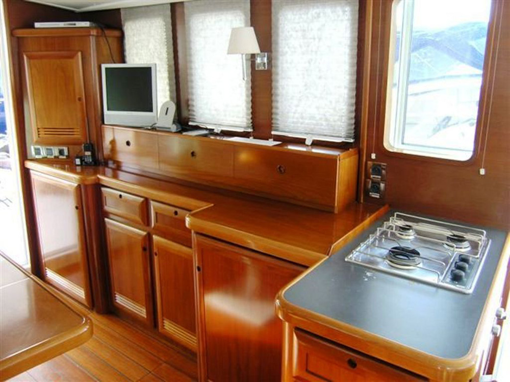 Benetau S. Trawler 42