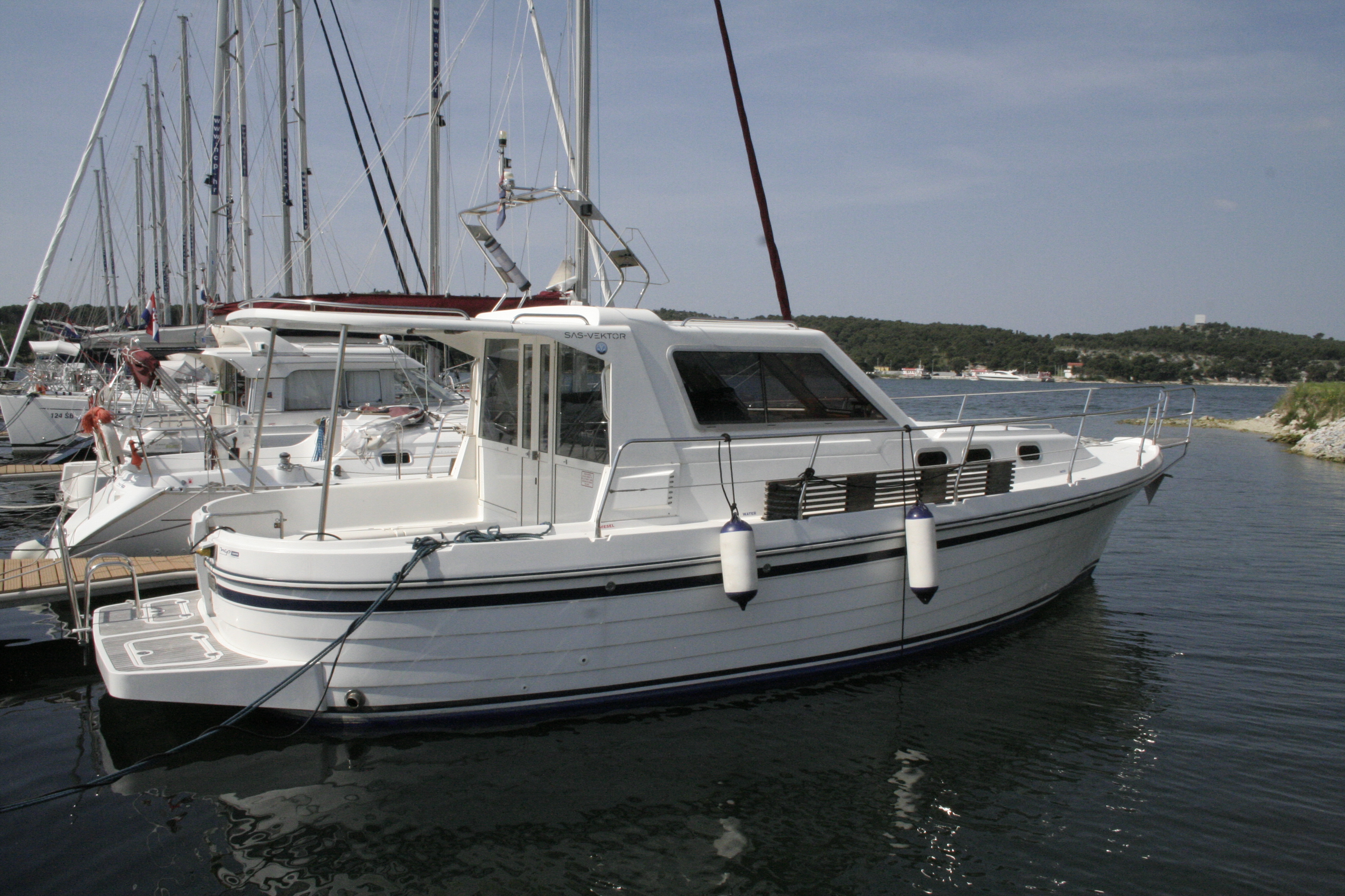 Adria Vektor 1002