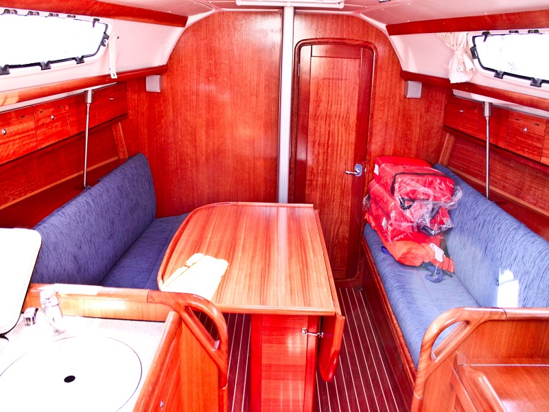 Bavaria 31 cruiser