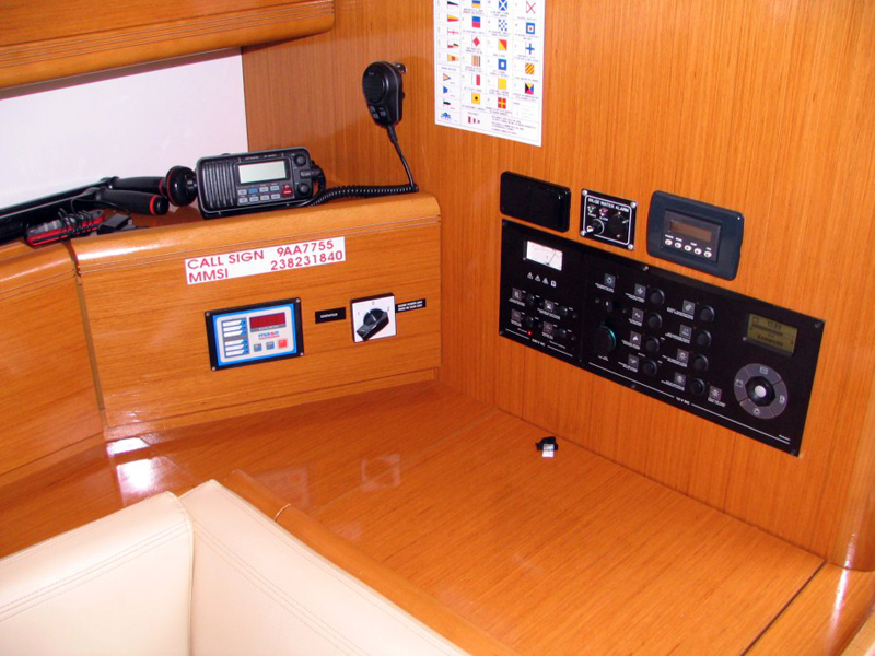 Jeanneau 53