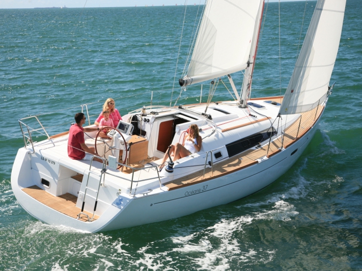 Oceanis 37