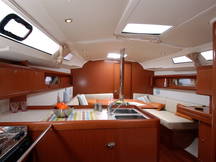 Oceanis 37