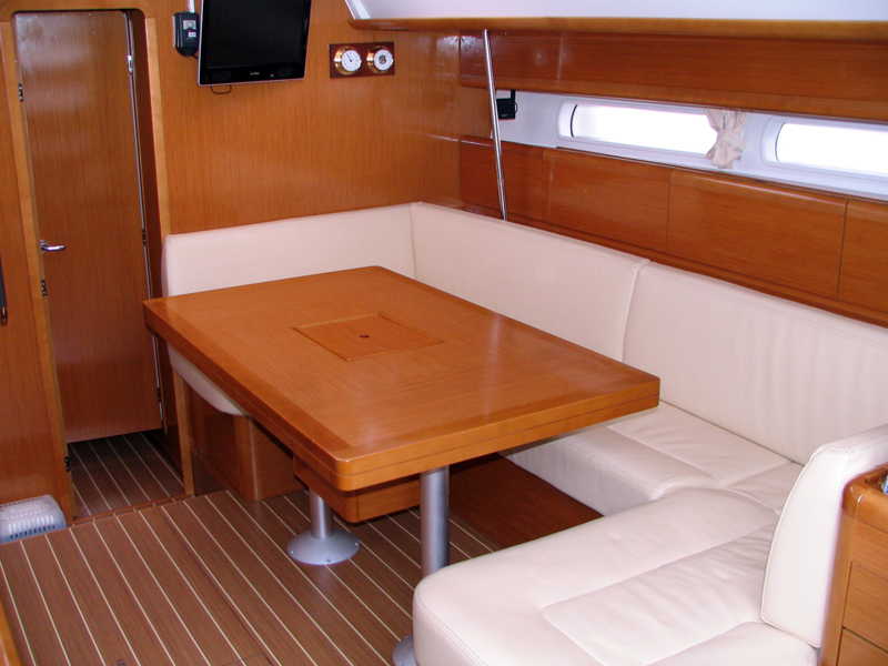 Jeanneau 53