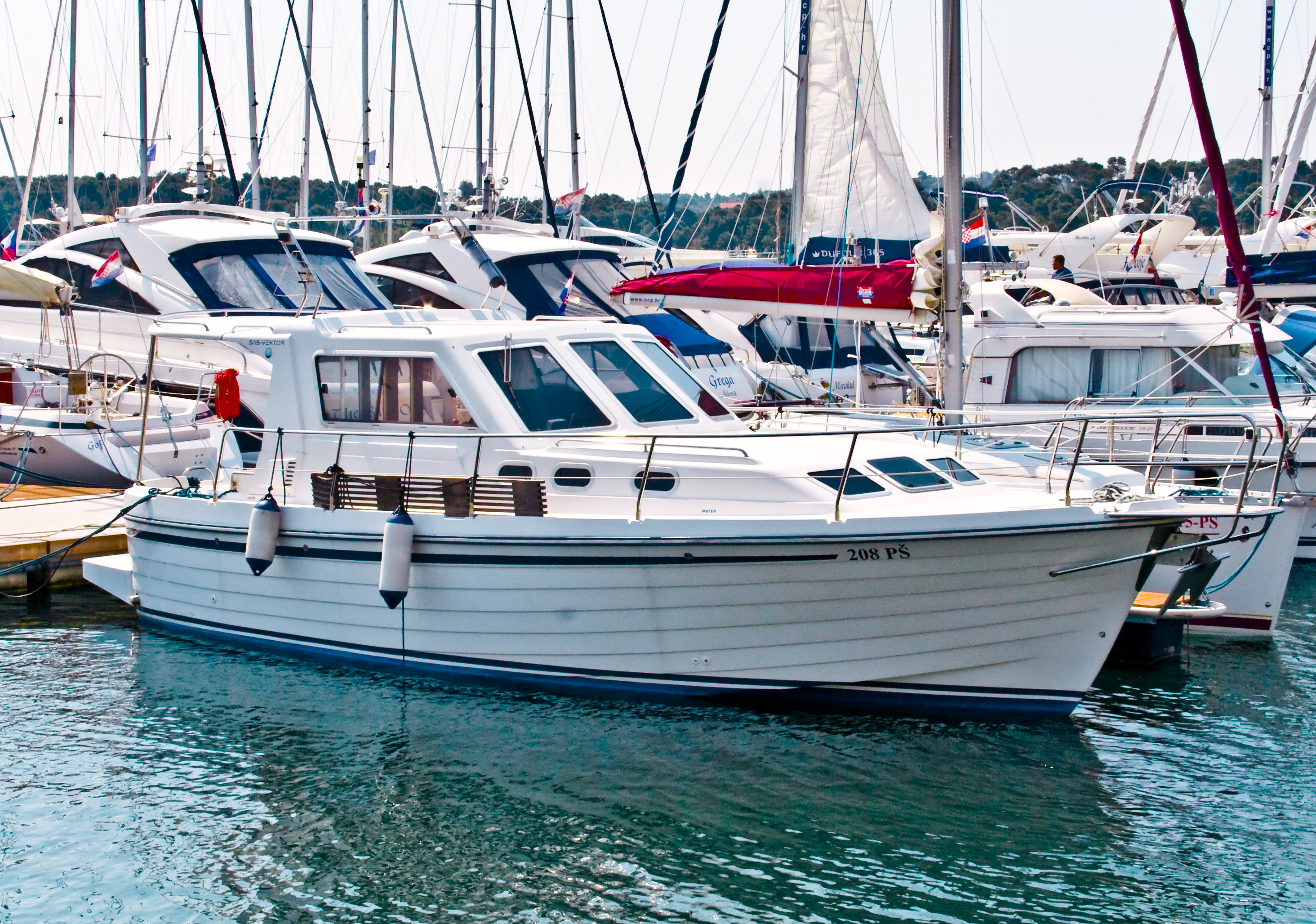Adria Vektor 1002