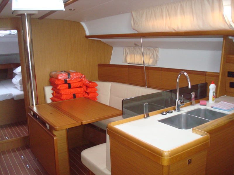 Sun Odyssey 42i