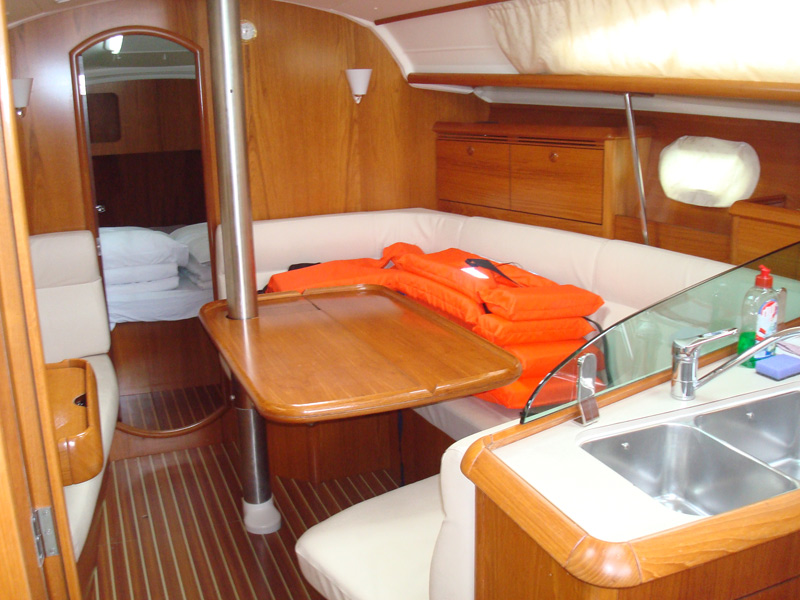 Sun Odyssey 35