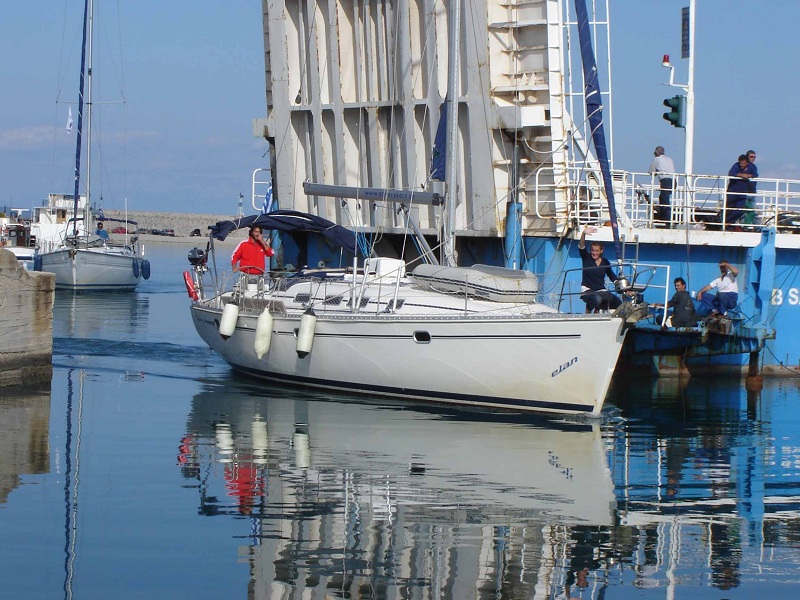 Elan 45. 