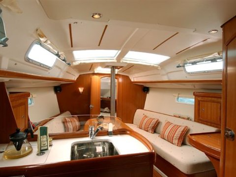Oceanis 323