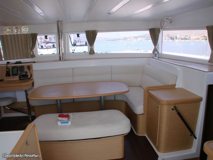 LAGOON 421 (4cab+1)