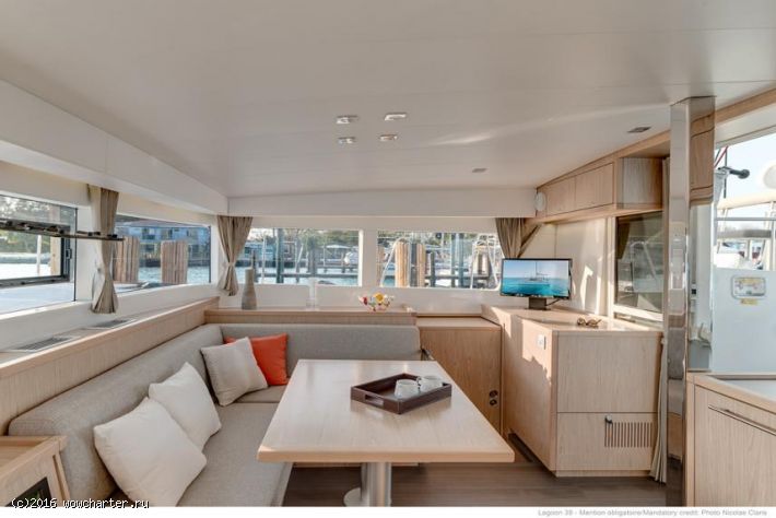 Lagoon 40 Power Catamaran