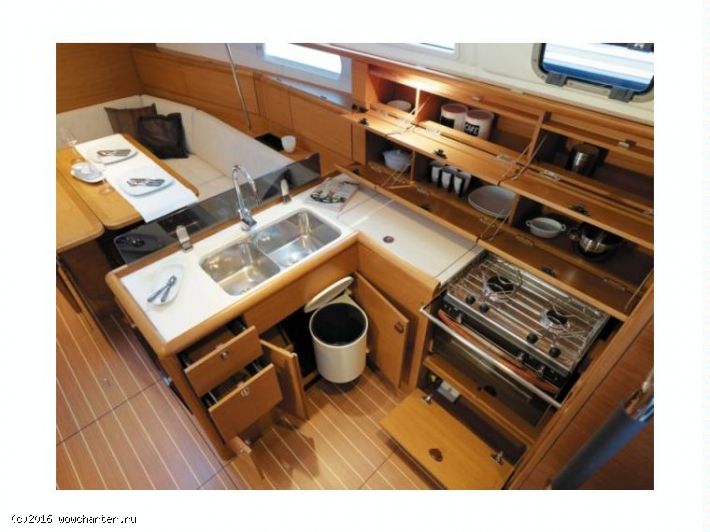 Sun Odyssey 379