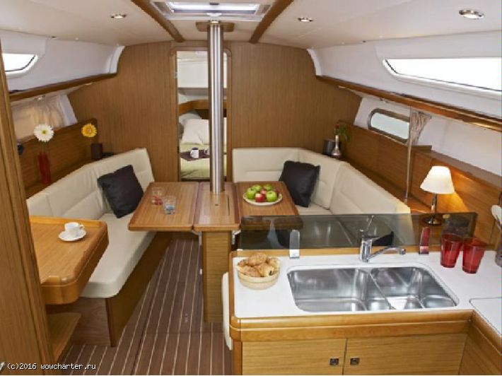 Sun Odyssey 379
