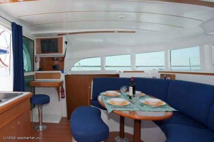 LAGOON 380 (4 CAB+2)