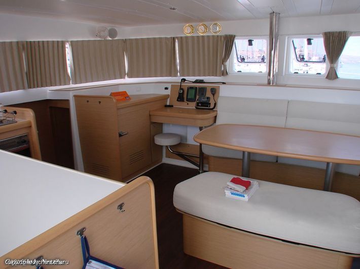 LAGOON 421 (4cab+1)