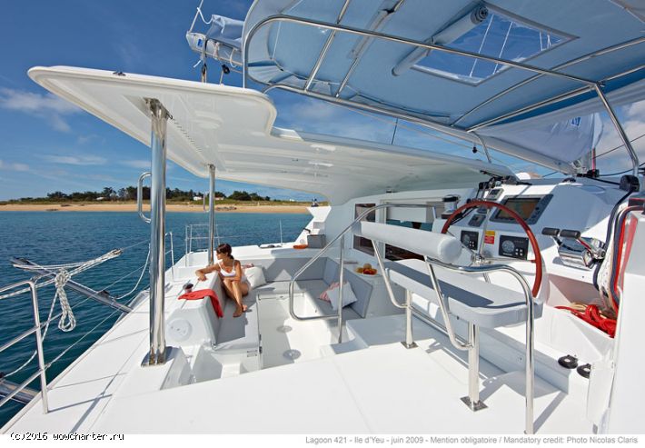 LAGOON 421 (4cab+1)