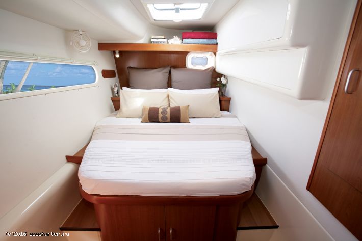 LAGOON 380 (4 CAB+2)